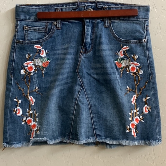 Chelsea & Violet Dresses & Skirts - Chelsea & Violet Embroidered Skirt